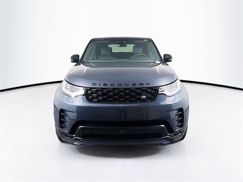 Used 2024 Land Rover Discovery Dynamic SE image 2