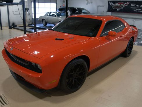 Used 2009 Dodge Challenger R/T image 1