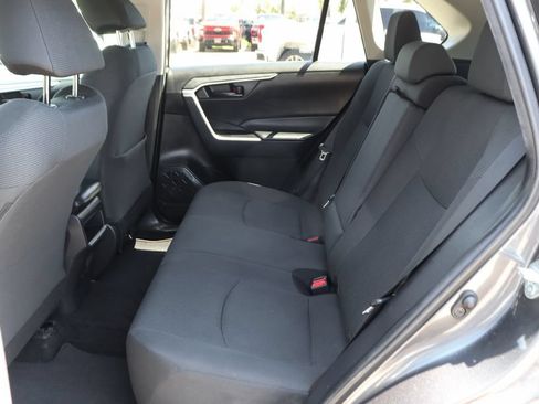 Used 2021 Toyota RAV4 LE w/ Carpet Mat Package (TMS) AWD/4WD image 33
