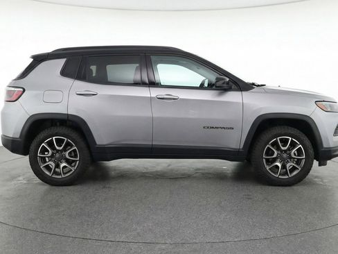 Used 2025 Jeep Compass Trailhawk image 11