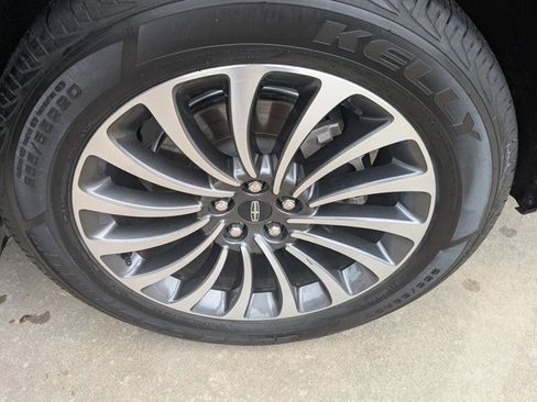 Used 2021 Lincoln Aviator Reserve w/ Equipment Group 201A RWD image 23