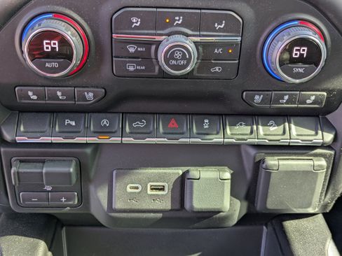 Used 2022 Chevrolet Silverado 1500 LTZ image 24