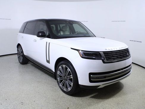Used 2024 Land Rover Range Rover Long Wheelbase SE image 3