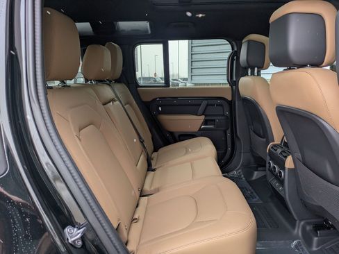 Certified 2025 Land Rover Defender 110 X-Dynamic SE image 29