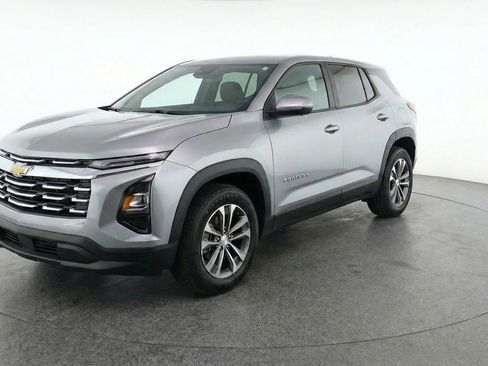 Used 2025 Chevrolet Equinox LT FWD image 3