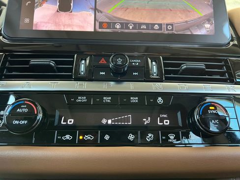 New 2026 Nissan Pathfinder Platinum FWD image 5