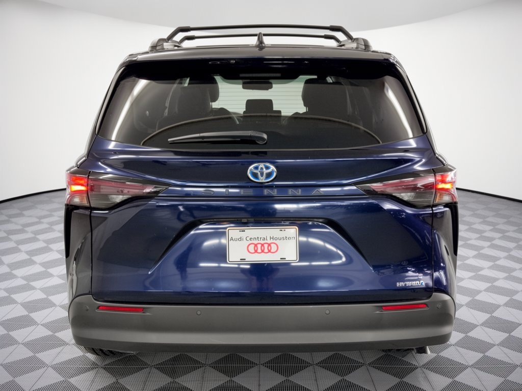 Used 2024 Toyota Sienna XLE FWD image 11