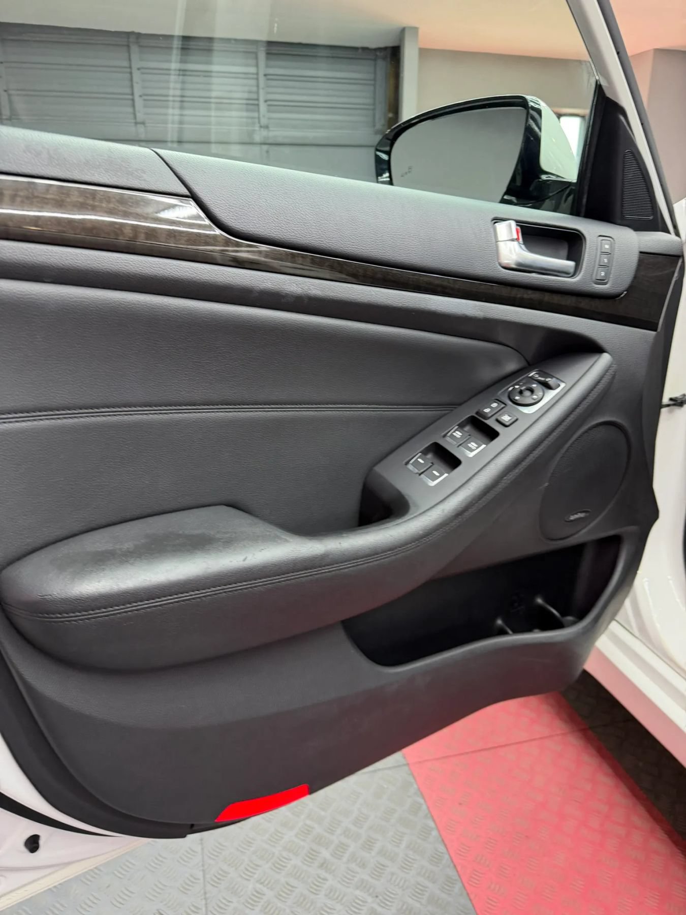 Used 2015 Kia Cadenza Premium w/ Technology Package FWD image 9
