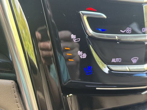 Used 2019 Cadillac Escalade Platinum AWD/4WD image 33