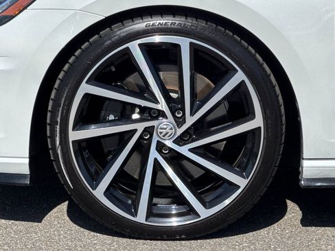 Used 2018 Volkswagen Golf R 4-Door AWD/4WD image 31