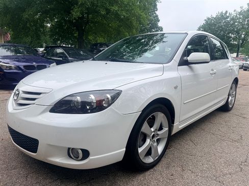 Used 2004 MAZDA MAZDA3 s w/ Moonroof & 6-CD Pkg FWD image 2