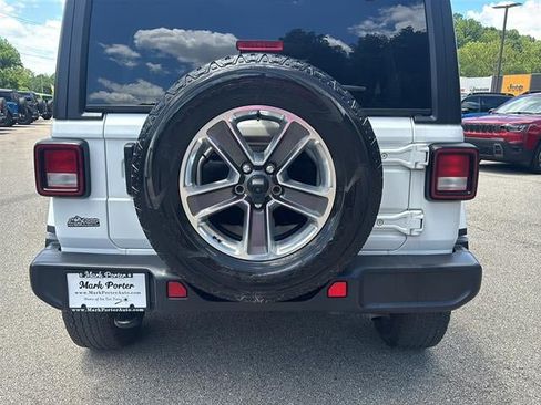 Used 2022 Jeep Wrangler Unlimited Sahara w/ Cold Weather Group AWD/4WD image 14