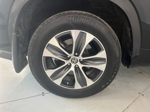 Used 2023 Toyota Highlander XSE image 17