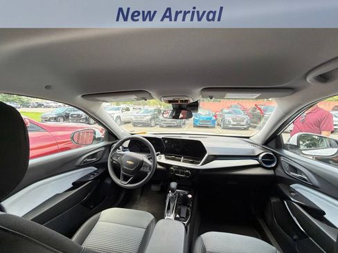Used 2026 Chevrolet Trax LT FWD image 6
