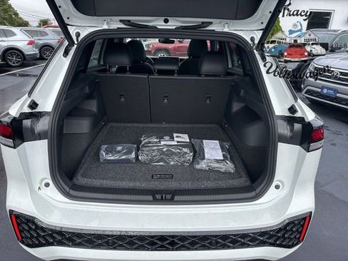 New 2025 Volkswagen Tiguan SE R-Line image 24