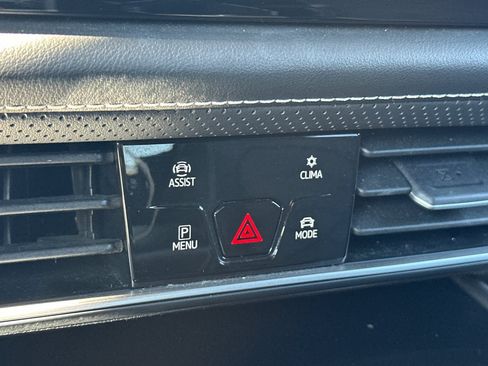 Certified 2024 Volkswagen Atlas Cross Sport SE AWD/4WD image 20