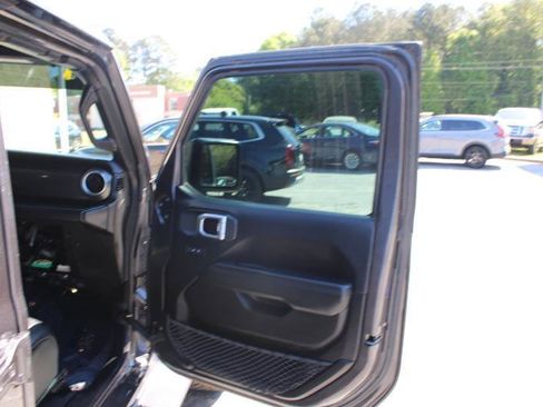 Used 2020 Jeep Wrangler Unlimited Sahara AWD/4WD image 15