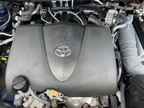 Used 2022 Toyota Highlander LE AWD/4WD image 17