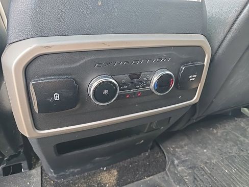 Used 2022 Ford Expedition Limited w/ Equipment Group 304A AWD/4WD image 14