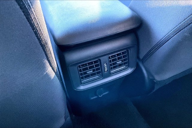 Used 2025 Toyota RAV4 LE AWD/4WD image 10