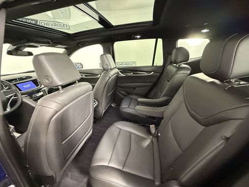 Used 2025 Cadillac XT6 Premium Luxury image 15