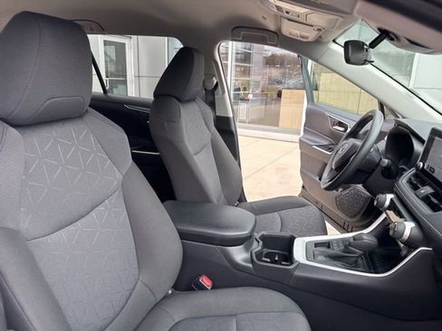 Used 2025 Toyota RAV4 XLE image 28