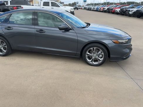 Used 2023 Honda Accord EX-L image 9
