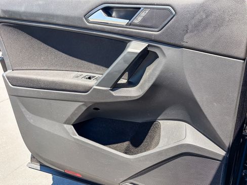 Used 2018 Volkswagen Tiguan S FWD image 19