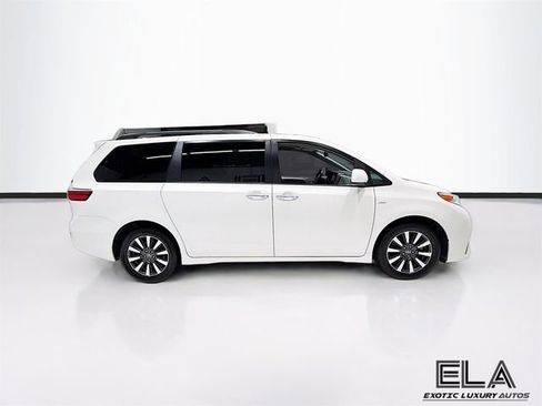 Used 2019 Toyota Sienna XLE w/ XLE Navigation Package AWD/4WD image 9