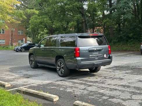 Used 2020 Chevrolet Suburban Premier w/ Premier 6.2L Value Package AWD/4WD image 6