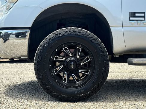 Used 2017 Nissan Titan SV AWD/4WD image 12