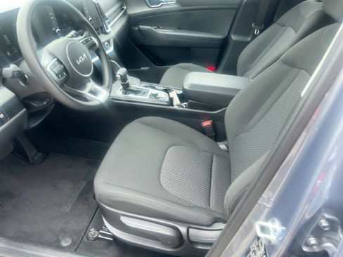Used 2025 Kia Sportage LX FWD image 12