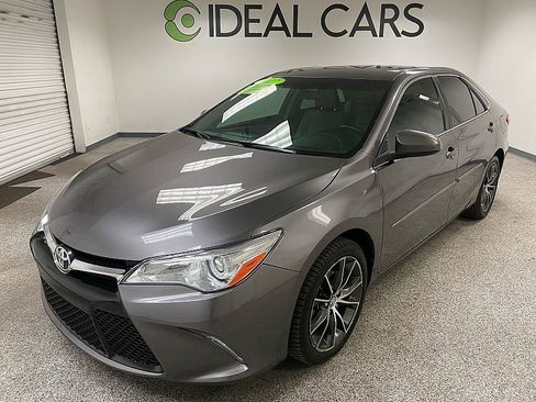 Used 2017 Toyota Camry XSE image 1