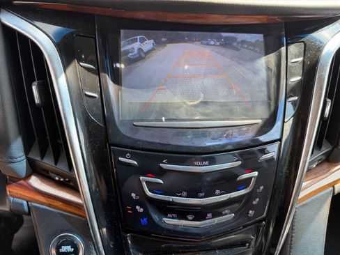 Used 2015 Cadillac Escalade Luxury AWD/4WD image 18