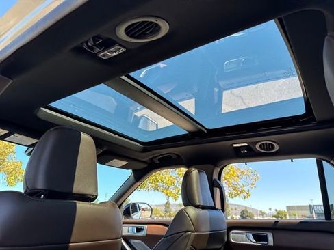 Used 2022 Ford Explorer King Ranch w/ Premium Technology Package image 18