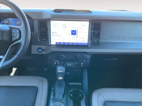 Used 2024 Ford Bronco Wildtrak image 11