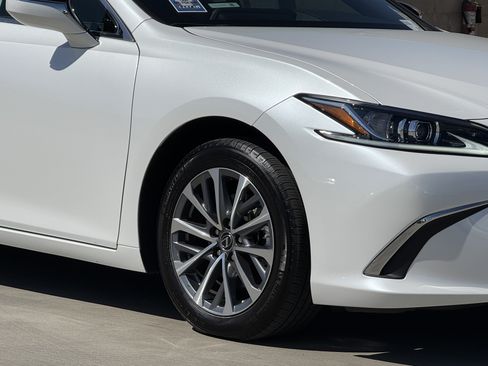 Certified 2025 Lexus ES 350 FWD image 4