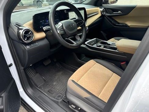 Used 2026 Chevrolet Equinox ACTIV w/ Convenience Package III FWD image 16