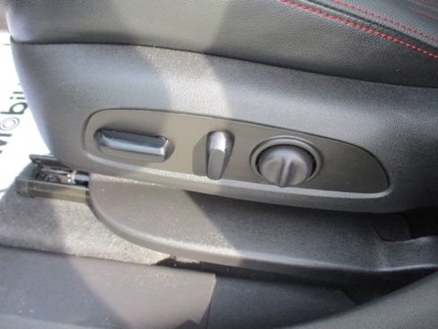 Certified 2023 Chevrolet Equinox RS AWD/4WD image 17