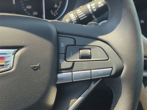 Used 2025 Cadillac XT6 Luxury image 11