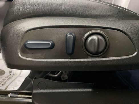 Used 2023 GMC Terrain SLT image 12