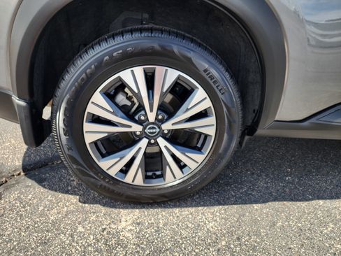 Used 2022 Nissan Rogue SV image 11