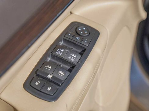 Used 2015 Jeep Grand Cherokee Overland image 25