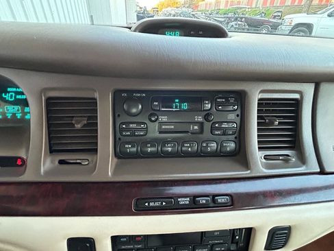 Used 1997 Lincoln Town Car Cartier image 11