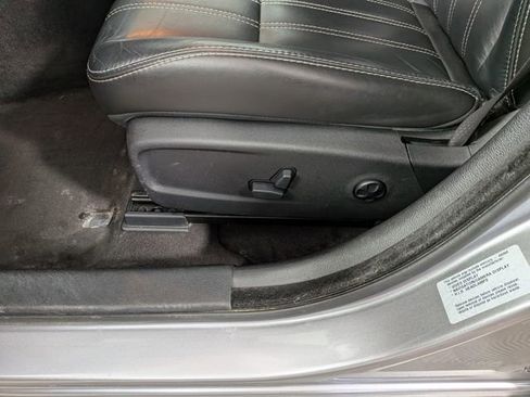 Used 2017 Chrysler 300 S AWD/4WD image 15