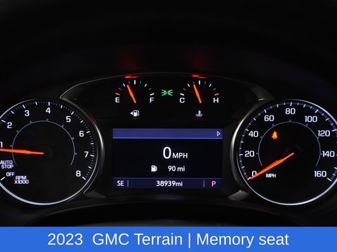 Used 2023 GMC Terrain SLT image 13