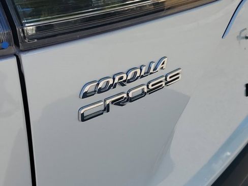 Used 2023 Toyota Corolla Cross XLE image 14