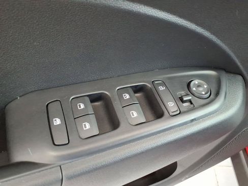 Certified 2025 Hyundai Venue SEL FWD image 20