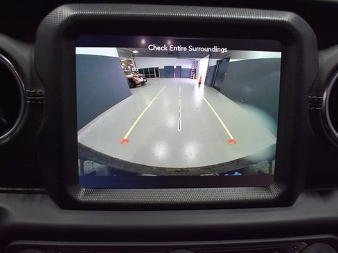 Used 2022 Jeep Wrangler Unlimited Sahara w/ Cold Weather Group image 27