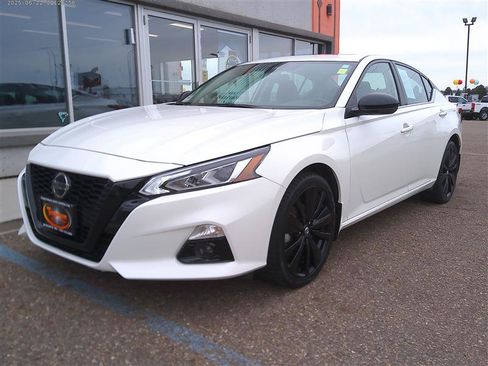 Used 2022 Nissan Altima 2.5 SR w/ Midnight Edition Package AWD/4WD image 1